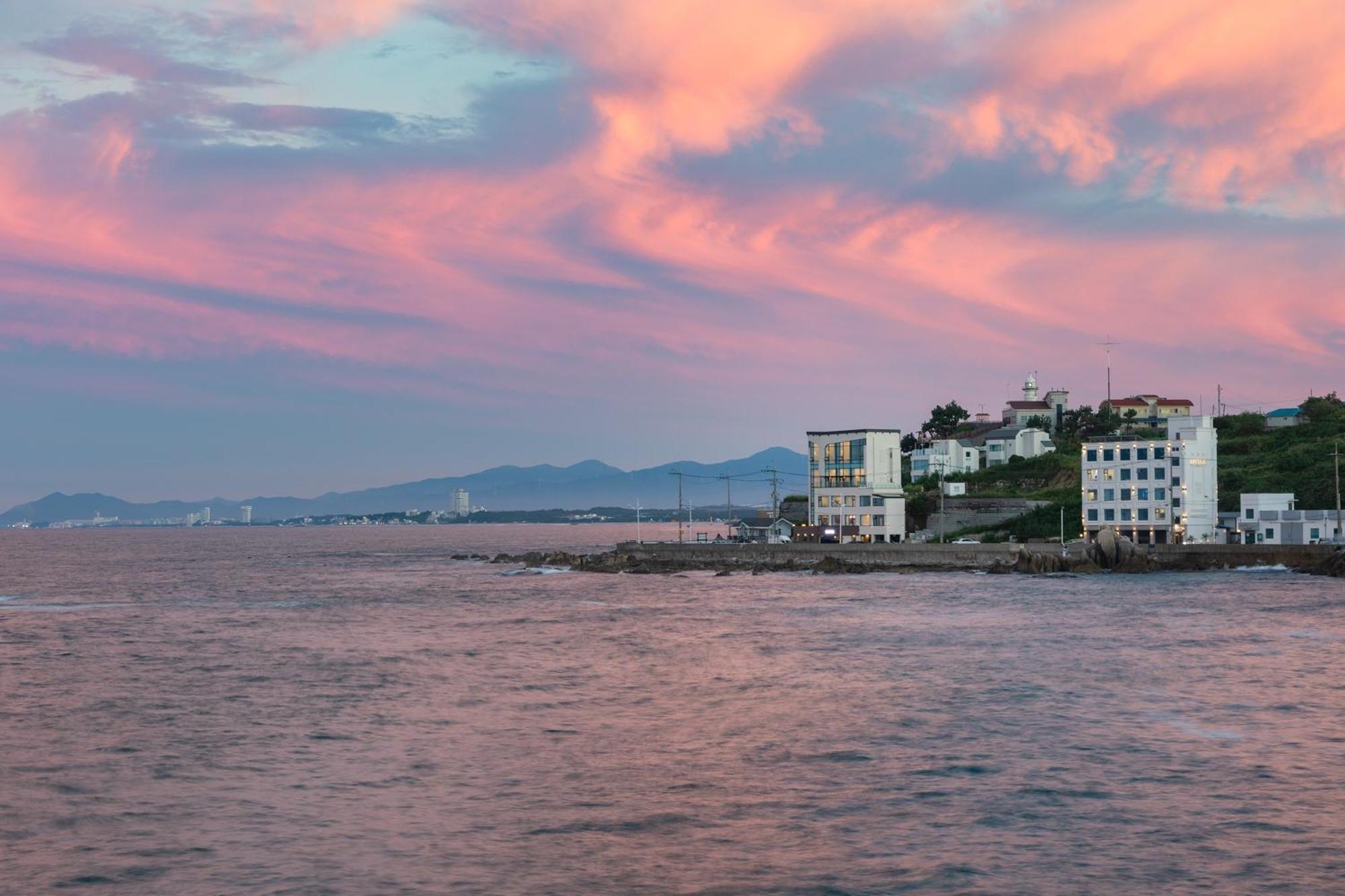 Gangneung Hue Pension Ocean View, Spa, Couple Екстериор снимка